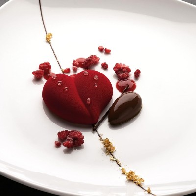 Heart-shaped silicone mold with 8 compartments 6.5x6x2.1cm.