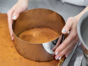 Τσέρκια: Τα Δαχτυλίδια Κέικ που Μεταμορφώνουν τη Ζαχαροπλαστική σας