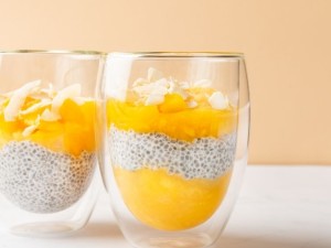 Mango Coconut Chia Pudding: Το πιο τροπικό πρωινό που θα φτιάξεις φέτος